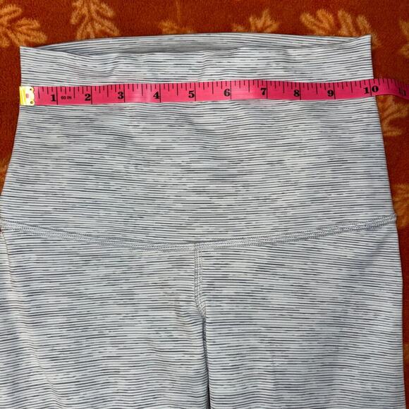 Lululemon Wunder Under High Rise Crop Scalloped Leggings Size 2 - Picture 12 of 16
